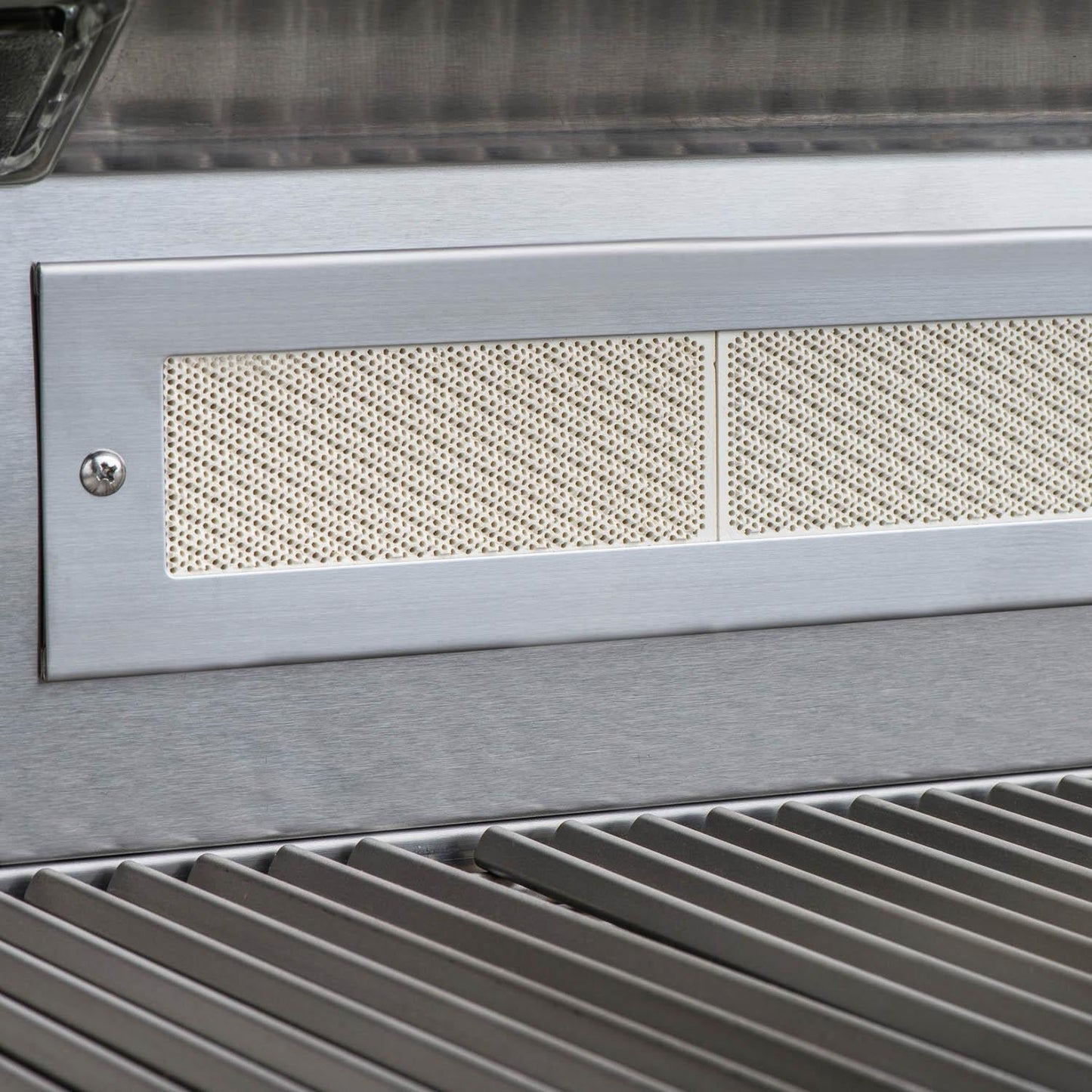 Blaze LTE 32-Inch 4-Burner Built-In Natural Gas Grill w/ Rear Infrared Burner & Grill Lights - BLZ-4LTE2-NG - Image 16