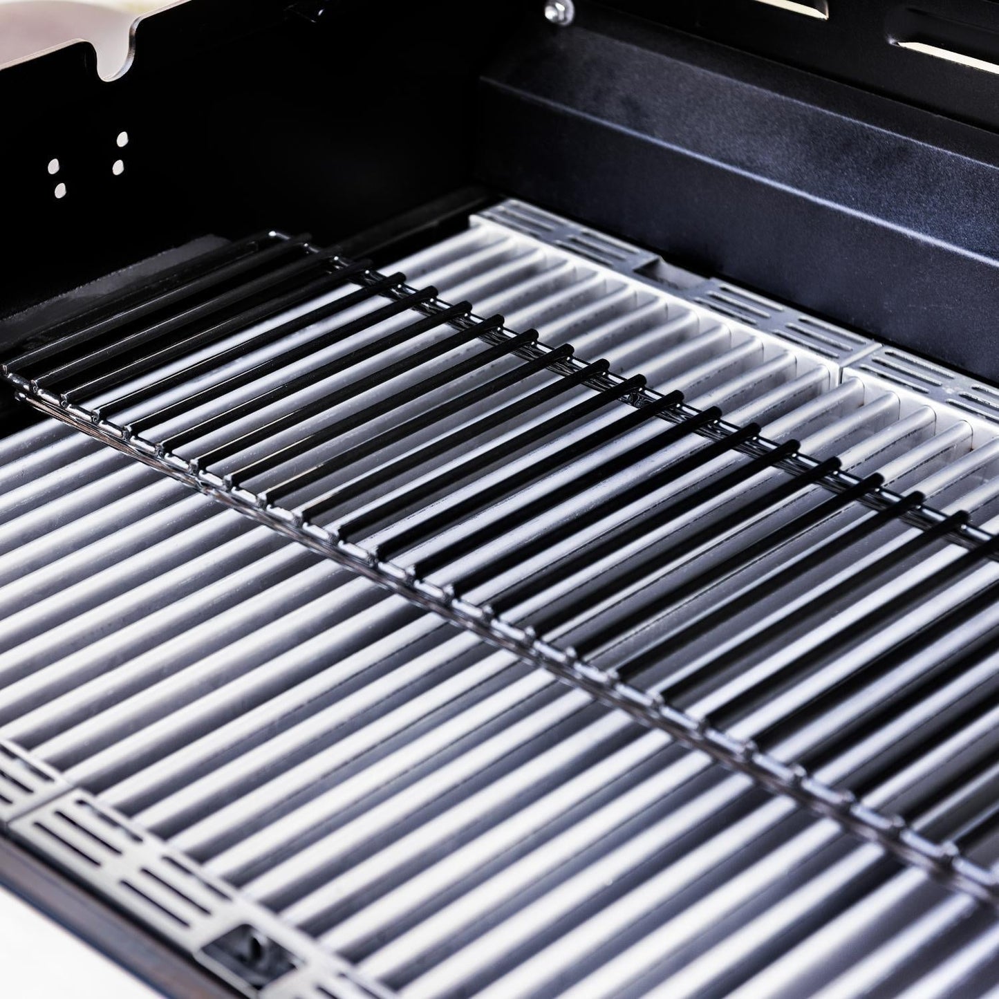 Saber Deluxe Black 500 32-Inch 3-Burner Infrared Propane Gas Grill - R50CC0617 - Image 5