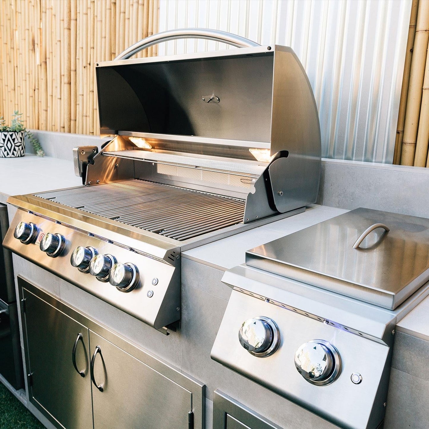 Summerset Sizzler Pro 32-in 4 Burner Built-In Natural Gas Grill w/ Rear Infrared Burner - SZRPRO32 - Image 5