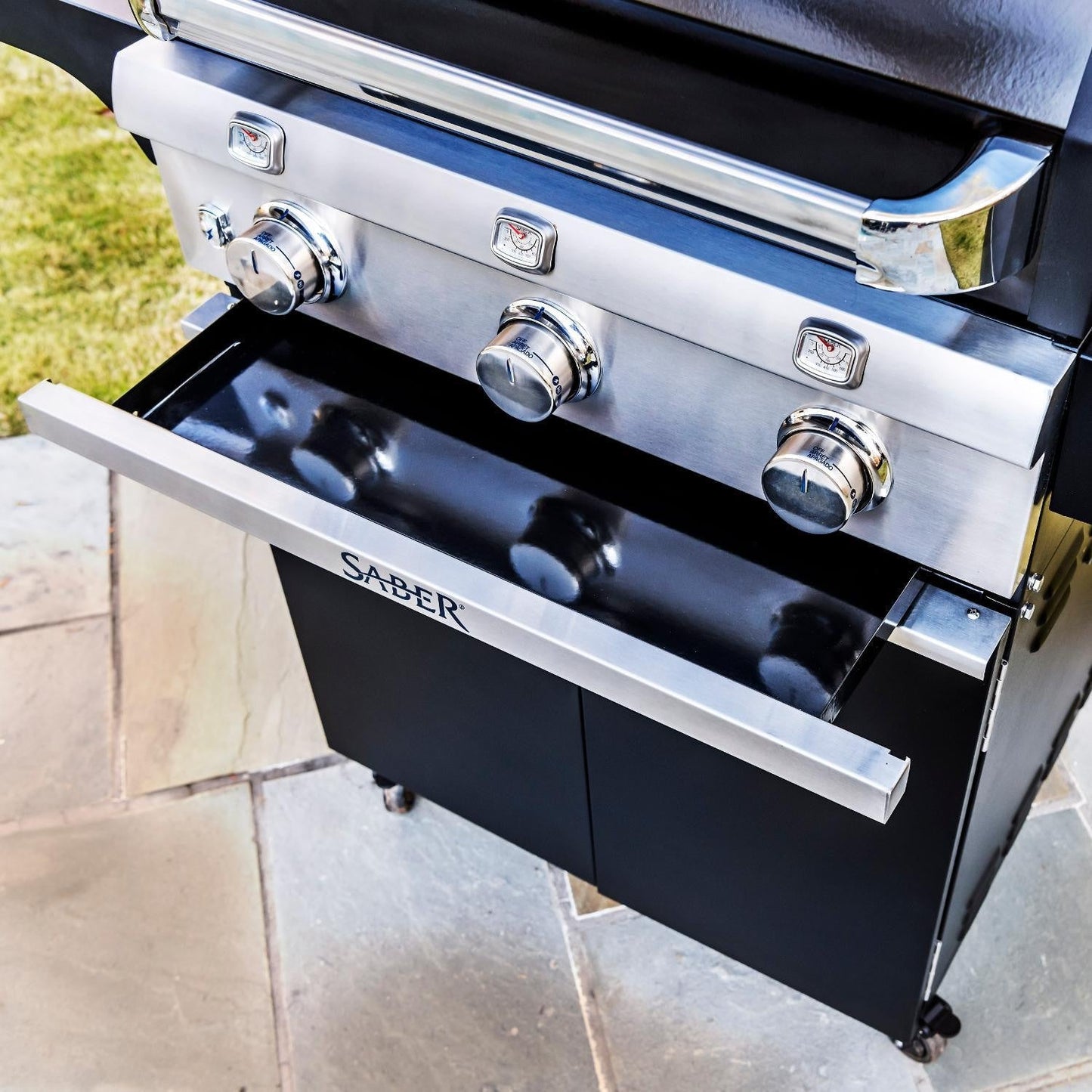 Saber Deluxe Black 500 32-Inch 3-Burner Infrared Propane Gas Grill - R50CC0617 - Image 4