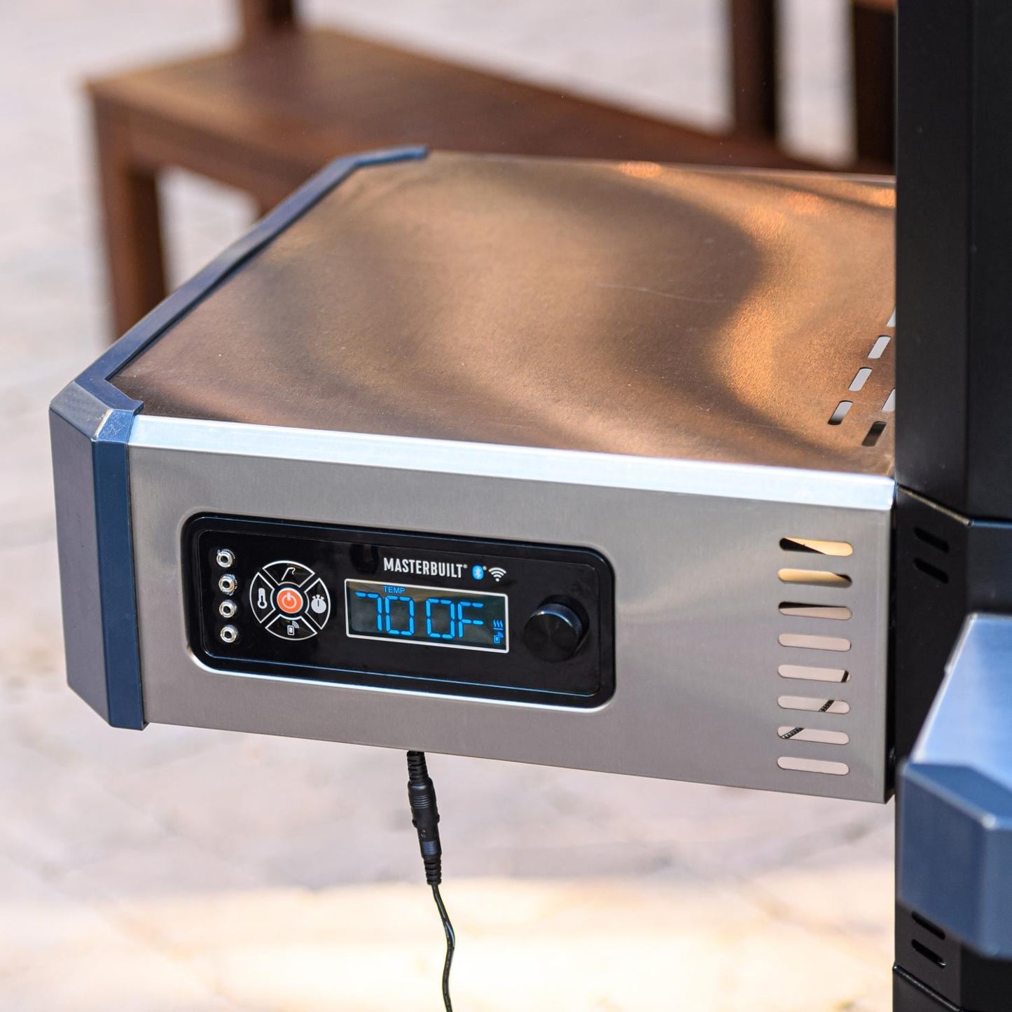 Masterbuilt Gravity Series 1050 Digital Charcoal Grill + Smoker - MB20041220 - Image 6
