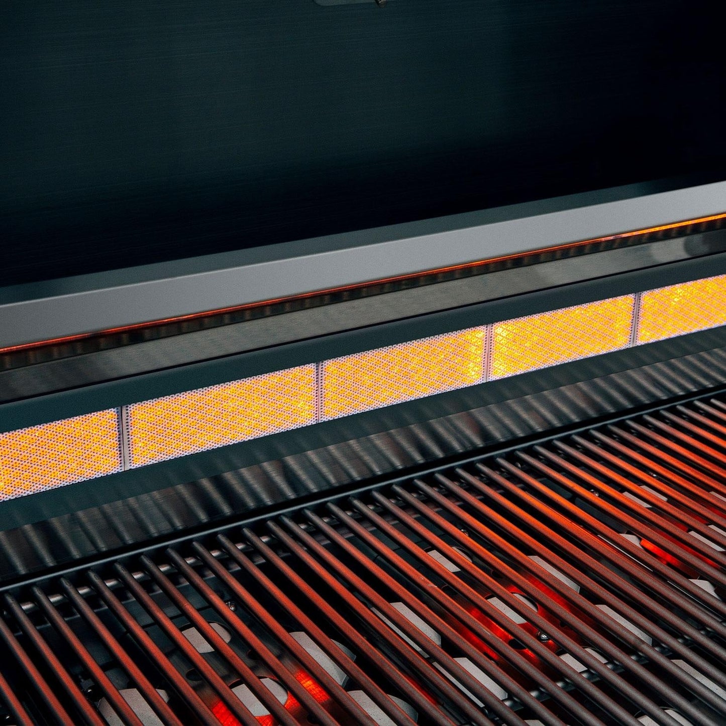 Summerset Sizzler 32-in 4 Burner Built-In Natural Gas Grill w/ Rear Infrared Burner - SZR32 - Image 5