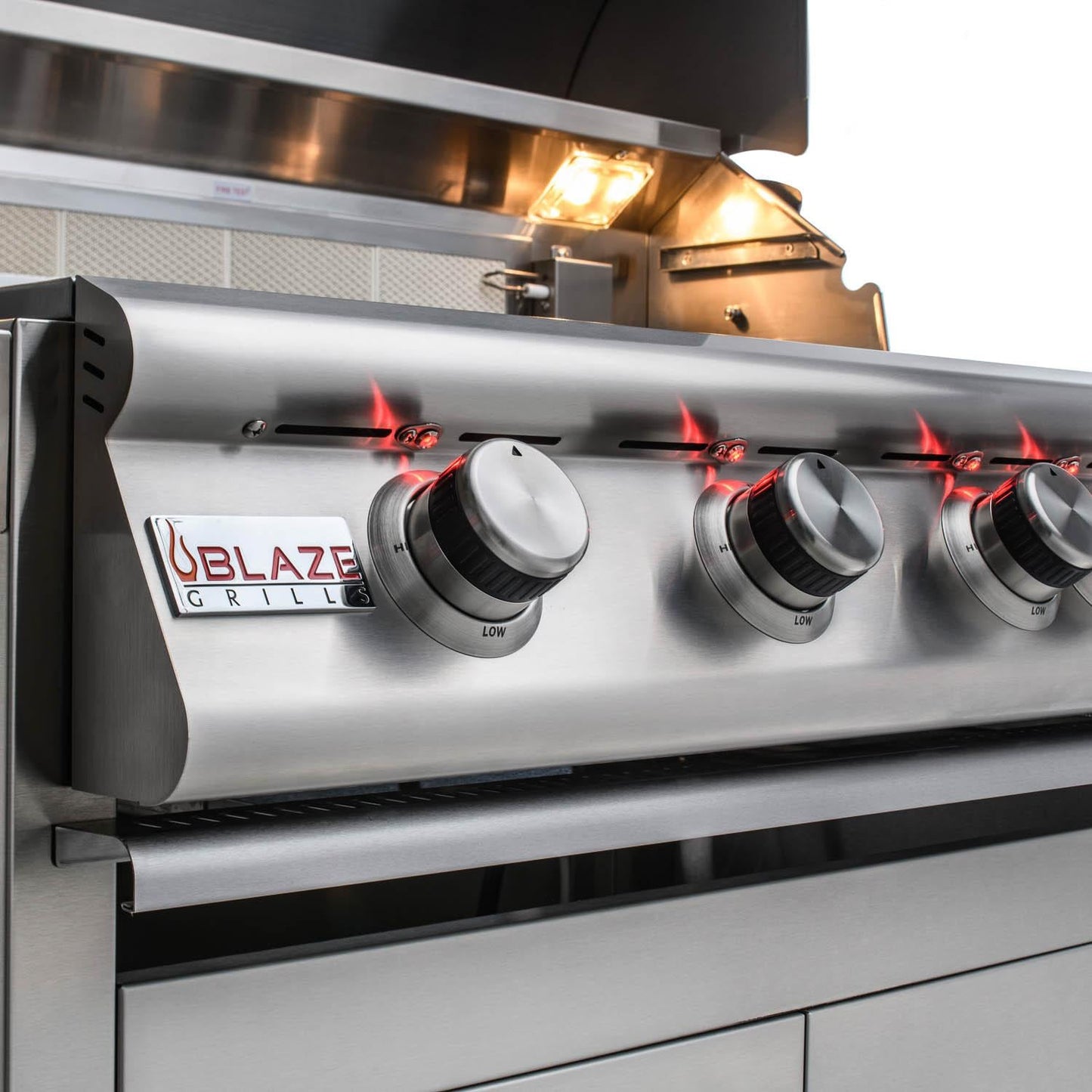 Blaze LTE 32-Inch 4-Burner Built-In Natural Gas Grill w/ Rear Infrared Burner & Grill Lights - BLZ-4LTE2-NG - Image 13
