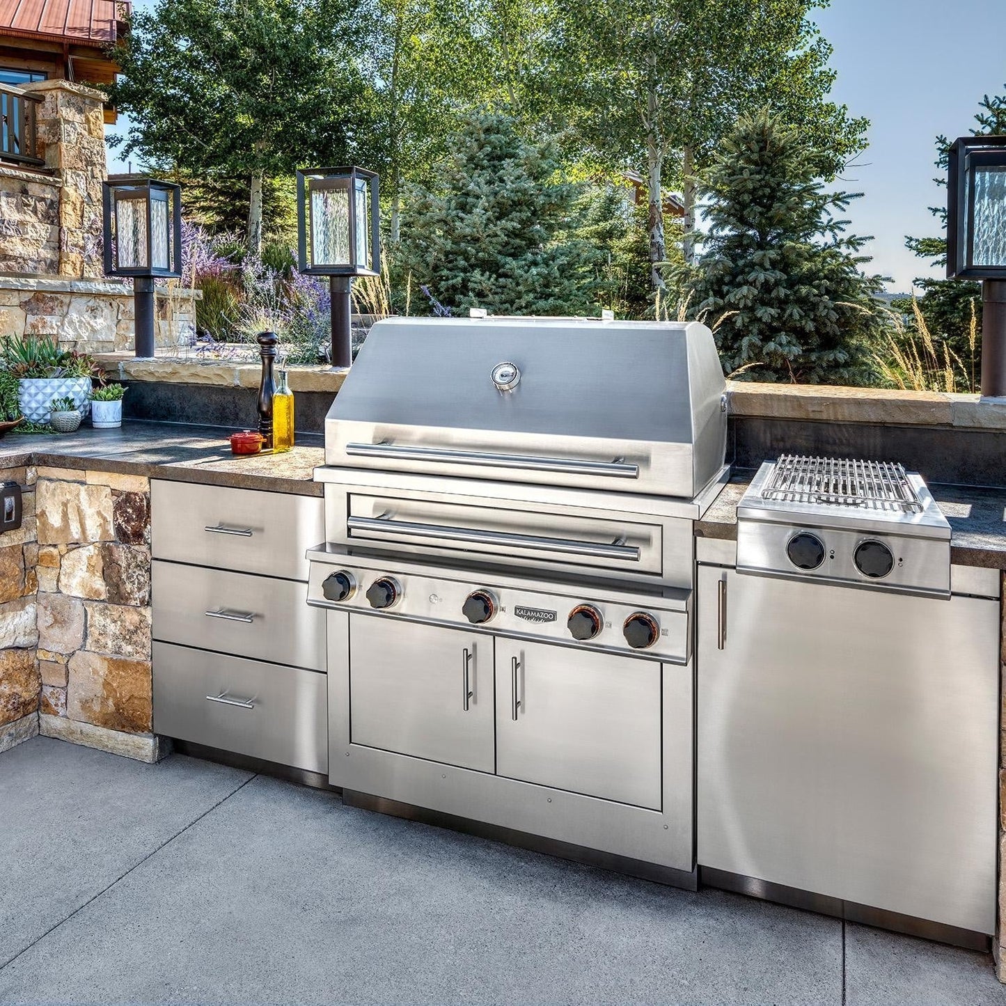 Kalamazoo K750HB Hybrid Fire Three Burner Marine Grade Built-In Natural Gas Grill W/ Two Meat & One Plancha Grill Surface Grates - Image 6