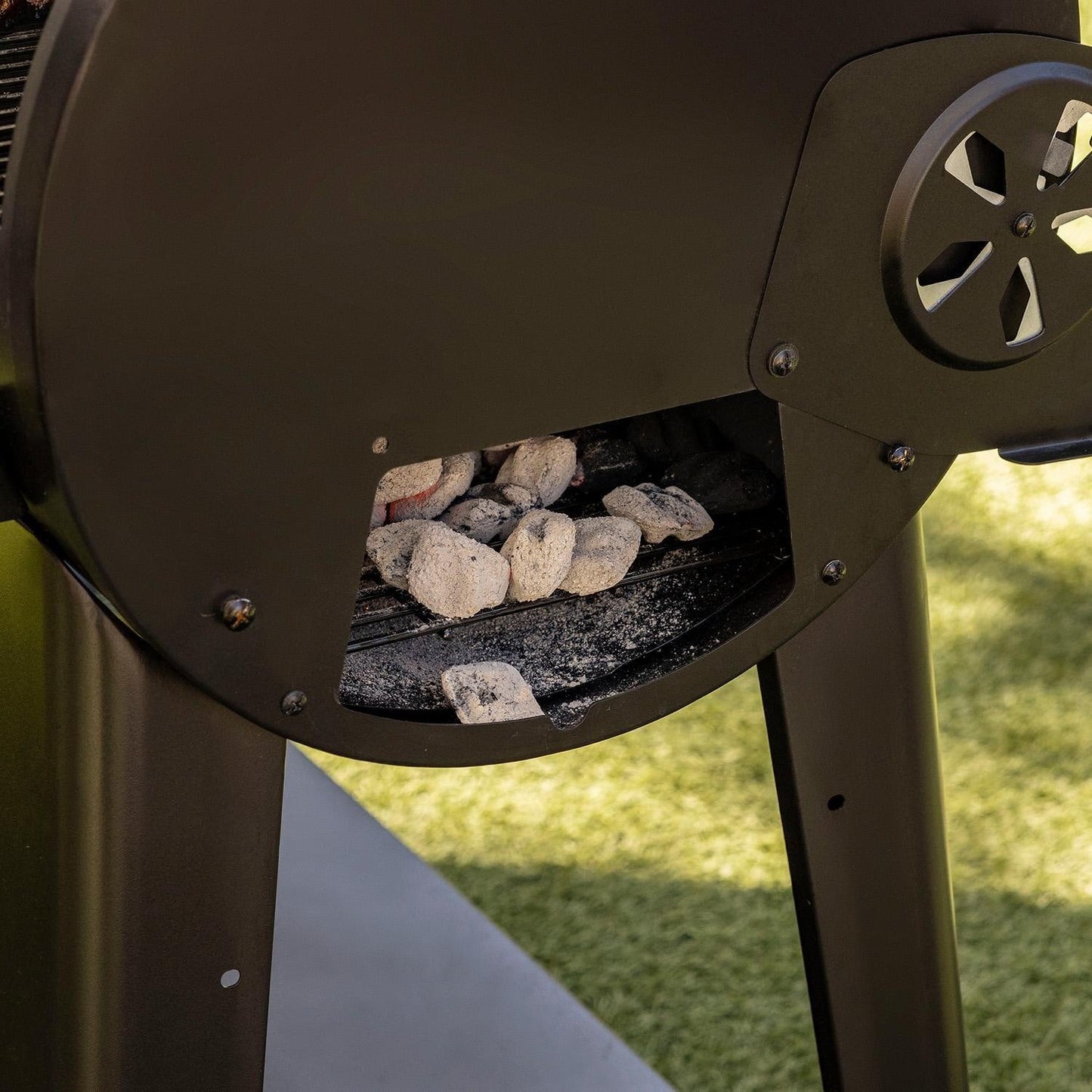 Pit Boss Charcoal/Pellet Combo Grill - 11013 - Image 9
