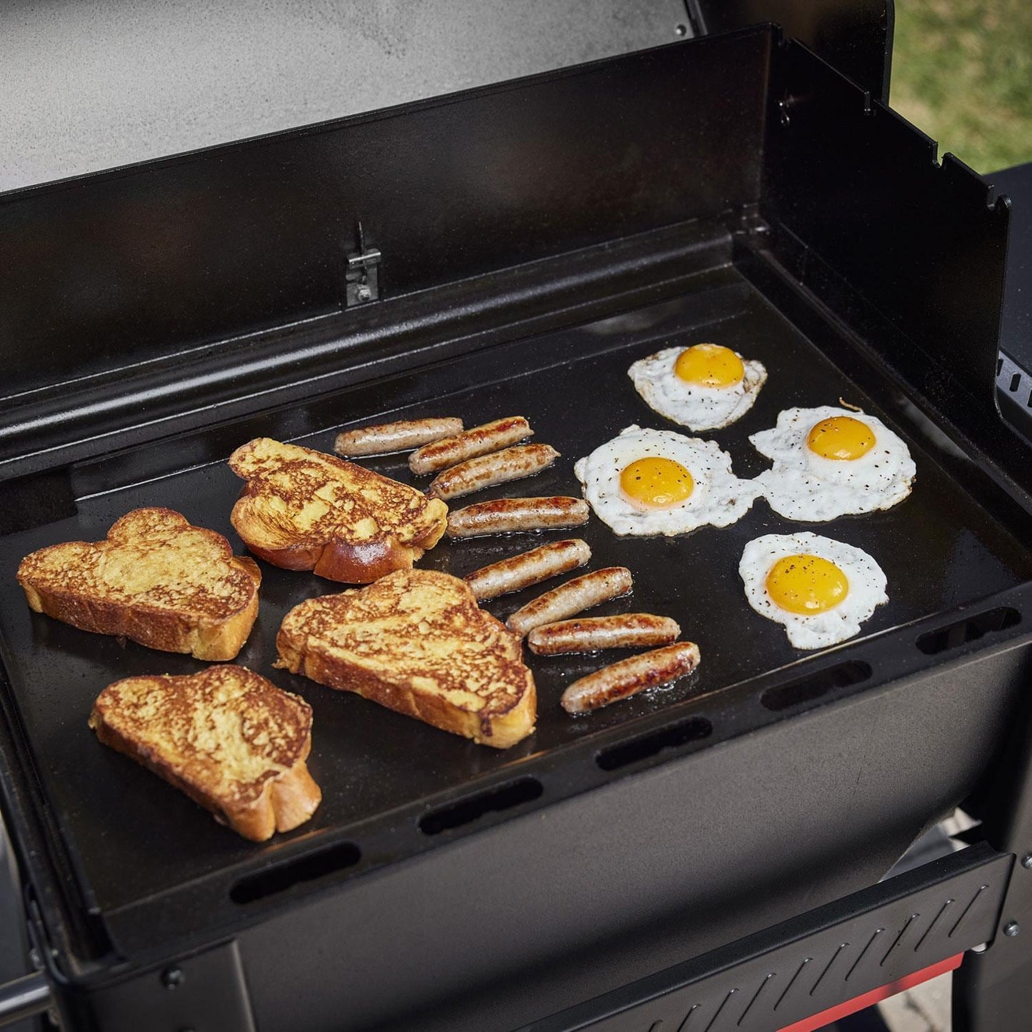 Weber Searwood 600 Porcelain Coated Steel Pellet Grill - 1500120 - Image 5