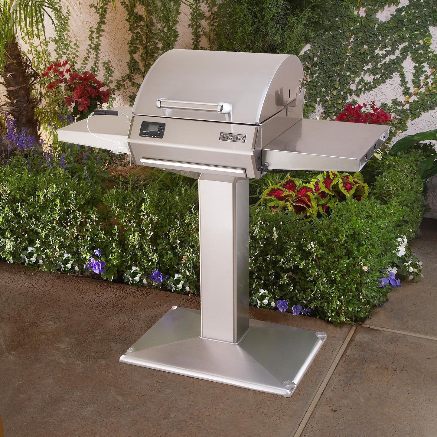 Fire Magic E250s 1800 Watt Electric Grill On Patio Post - E251s-1Z1E-P6 - Image 5