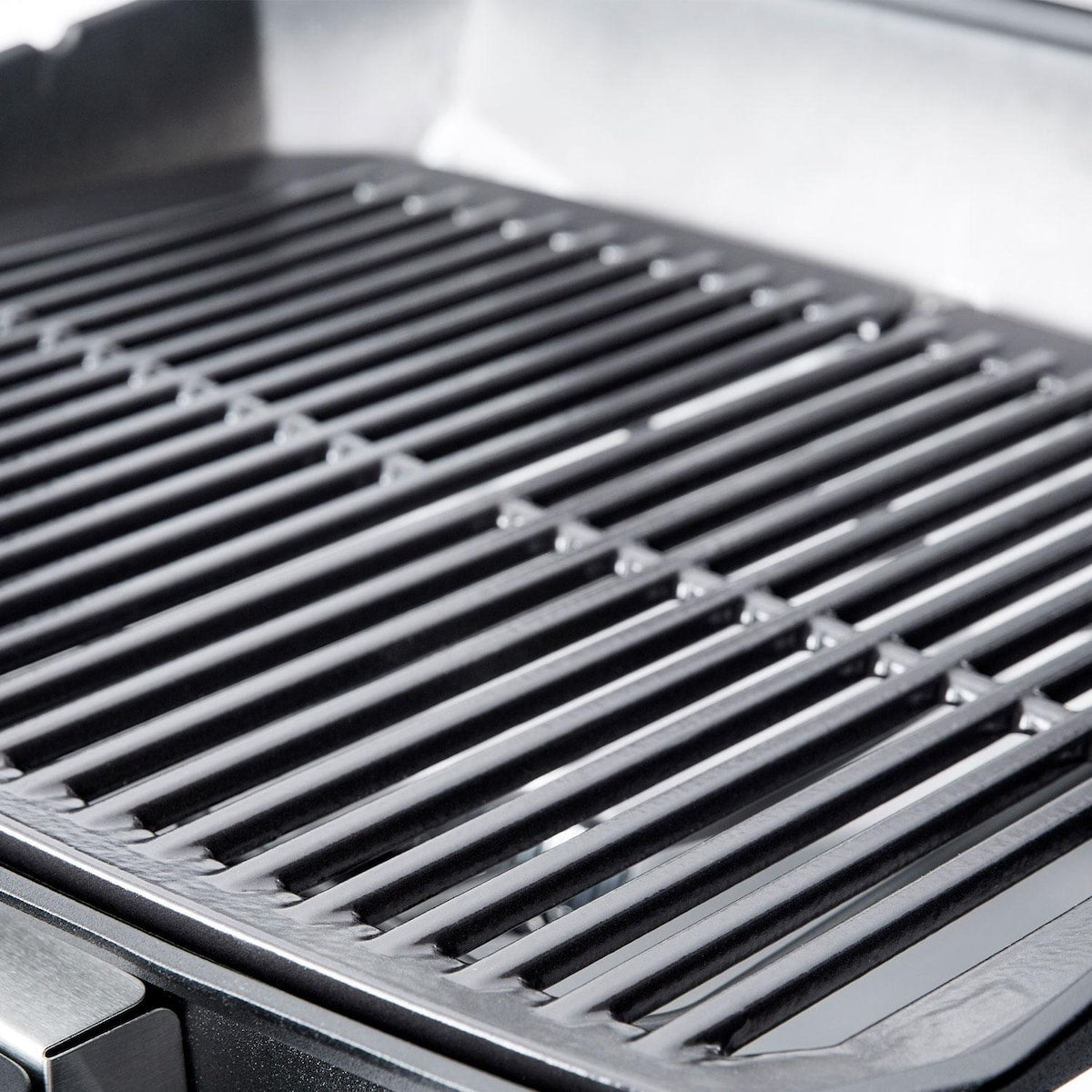 Weber Pulse 2000 1560 Watt Electric Grill W/ Cart - 85012001 - Image 6