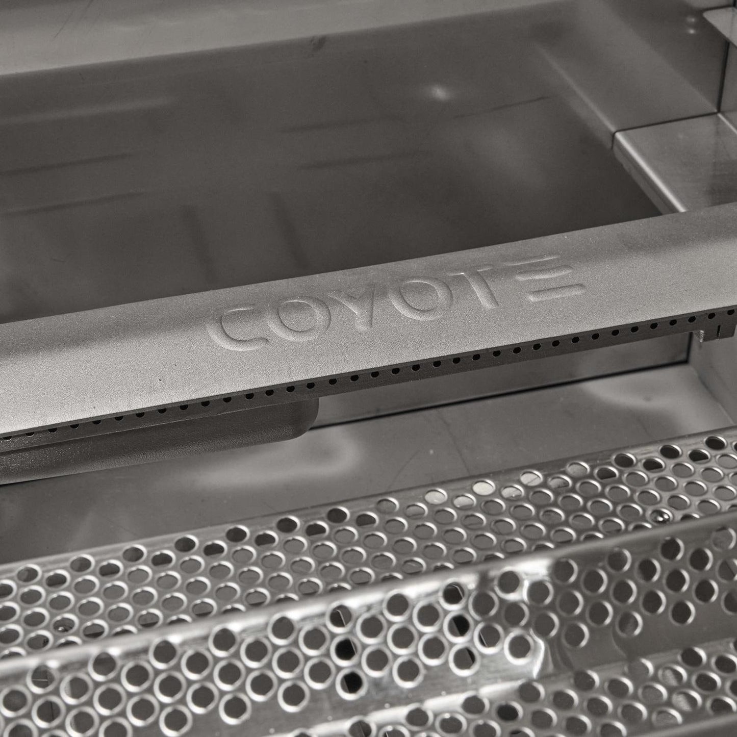 Coyote 50-in Built-In Natural Gas / Charcoal Grill - C3HY50NG - Image 7