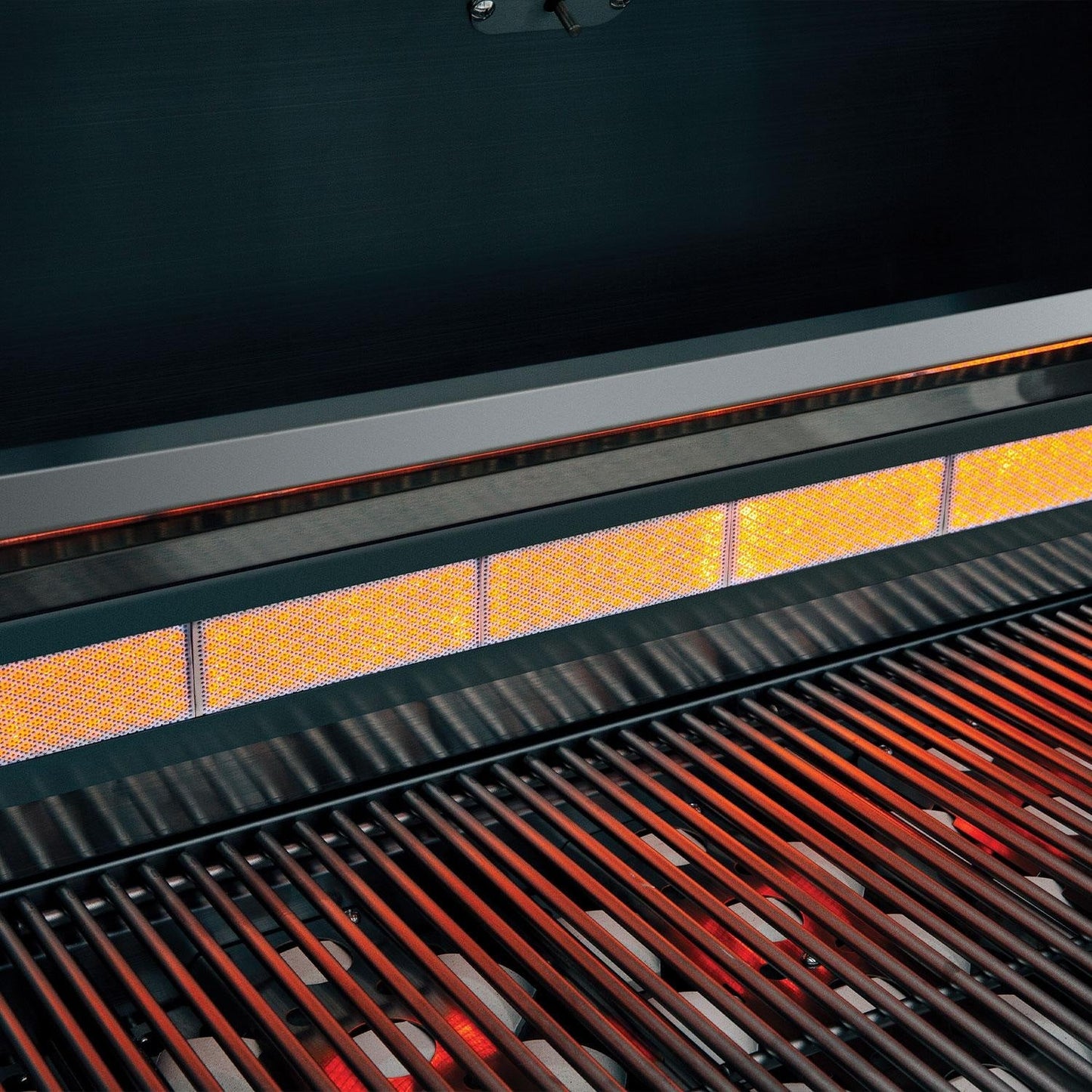 Summerset Sizzler Pro 32-in 4 Burner Built-In Natural Gas Grill w/ Rear Infrared Burner - SZRPRO32 - Image 10