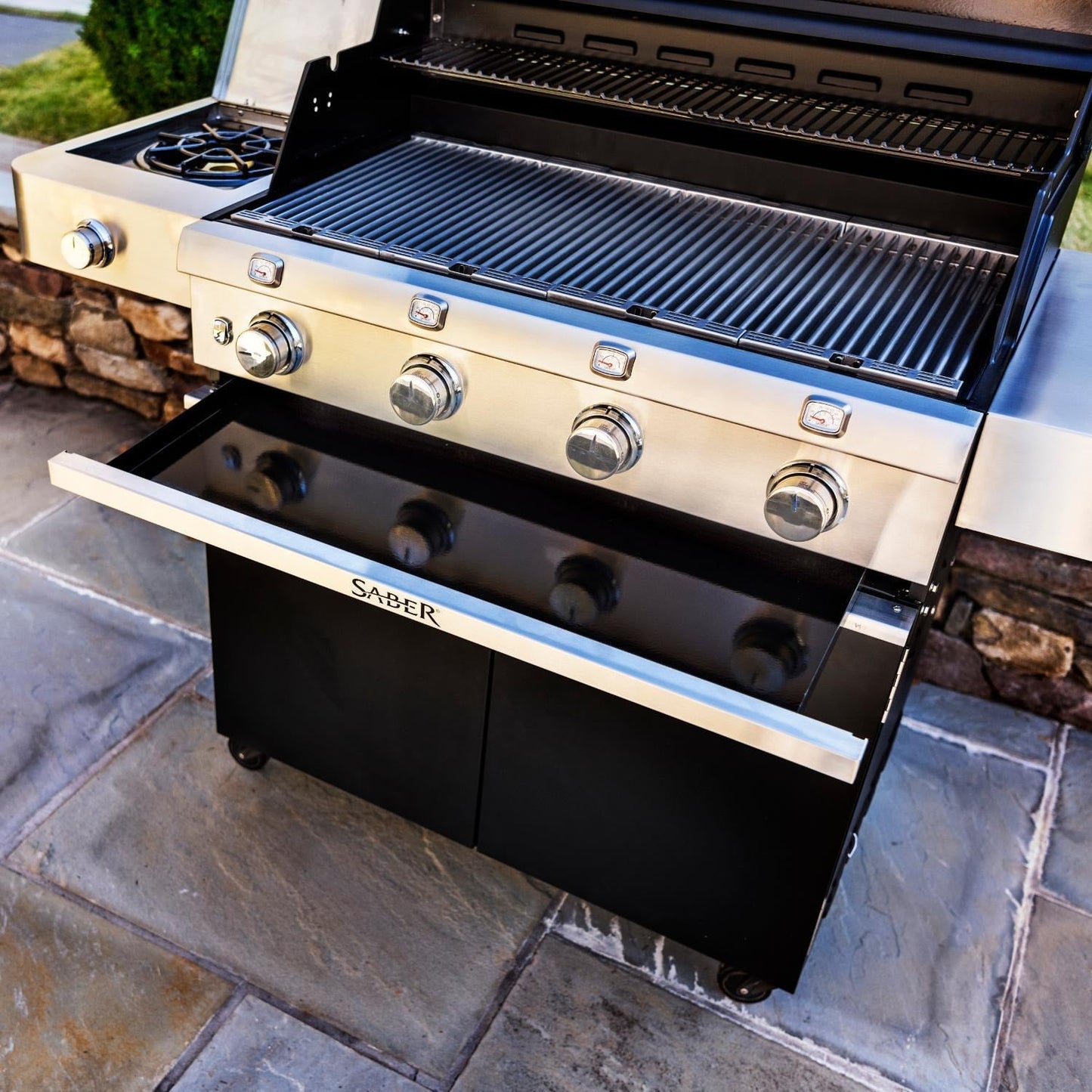 Saber Deluxe Black 670 40-Inch 4-Burner Infrared Propane Gas Grill With Side Burner - R67CC1117 - Image 4