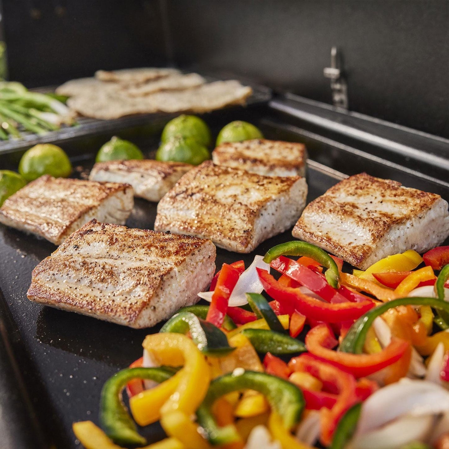 Weber Searwood 600 Porcelain Coated Steel Pellet Grill - 1500120 - Image 6