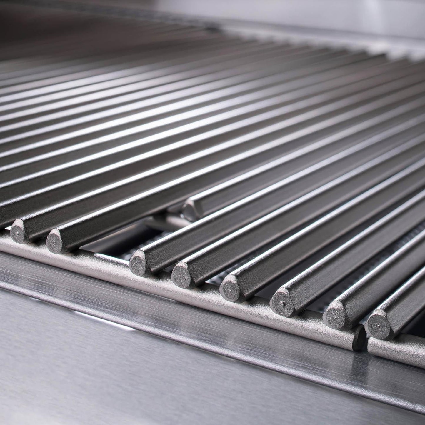 Blaze LTE 32-Inch 4-Burner Built-In Natural Gas Grill w/ Rear Infrared Burner & Grill Lights - BLZ-4LTE2-NG - Image 4