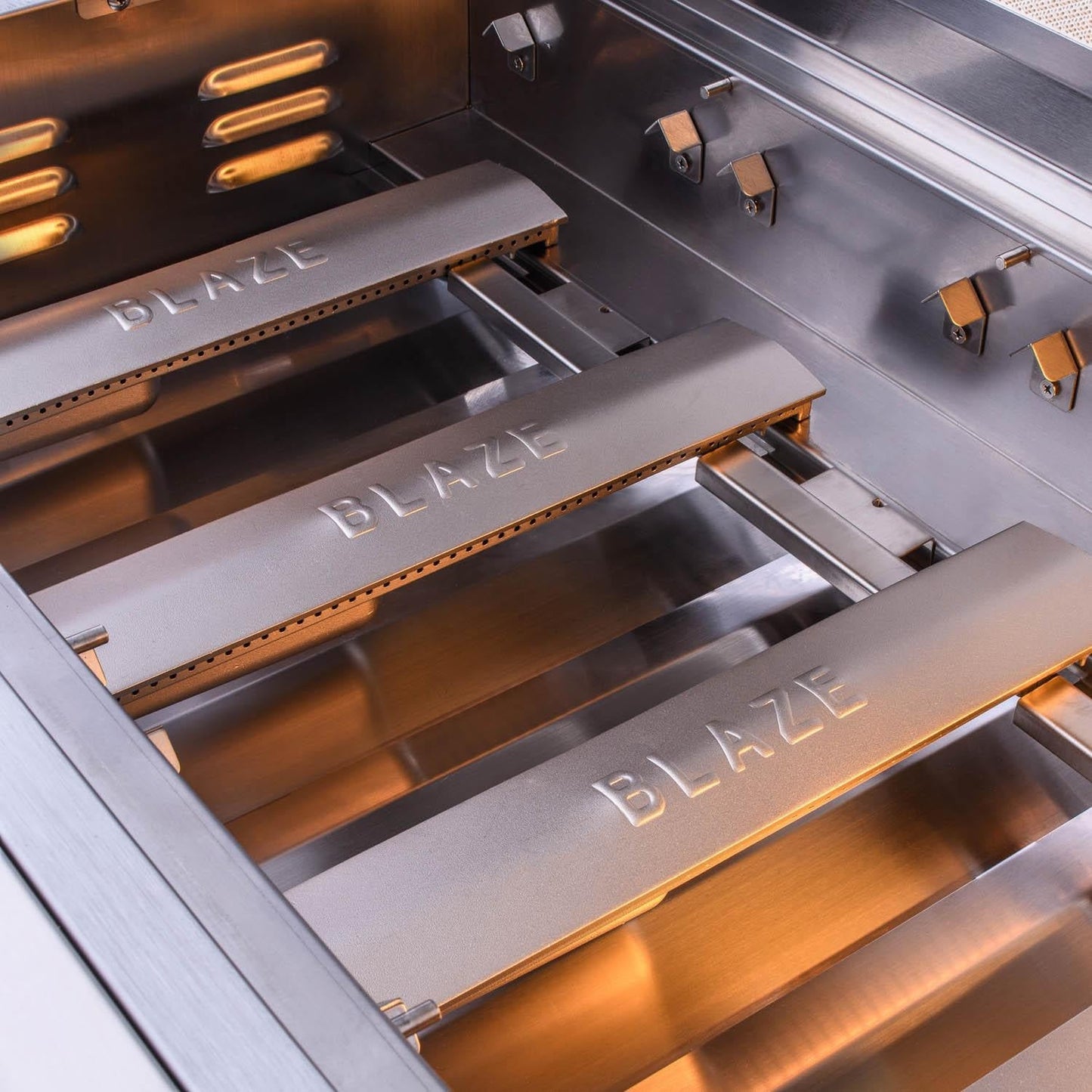 Blaze LTE 32-Inch 4-Burner Built-In Natural Gas Grill w/ Rear Infrared Burner & Grill Lights - BLZ-4LTE2-NG - Image 11