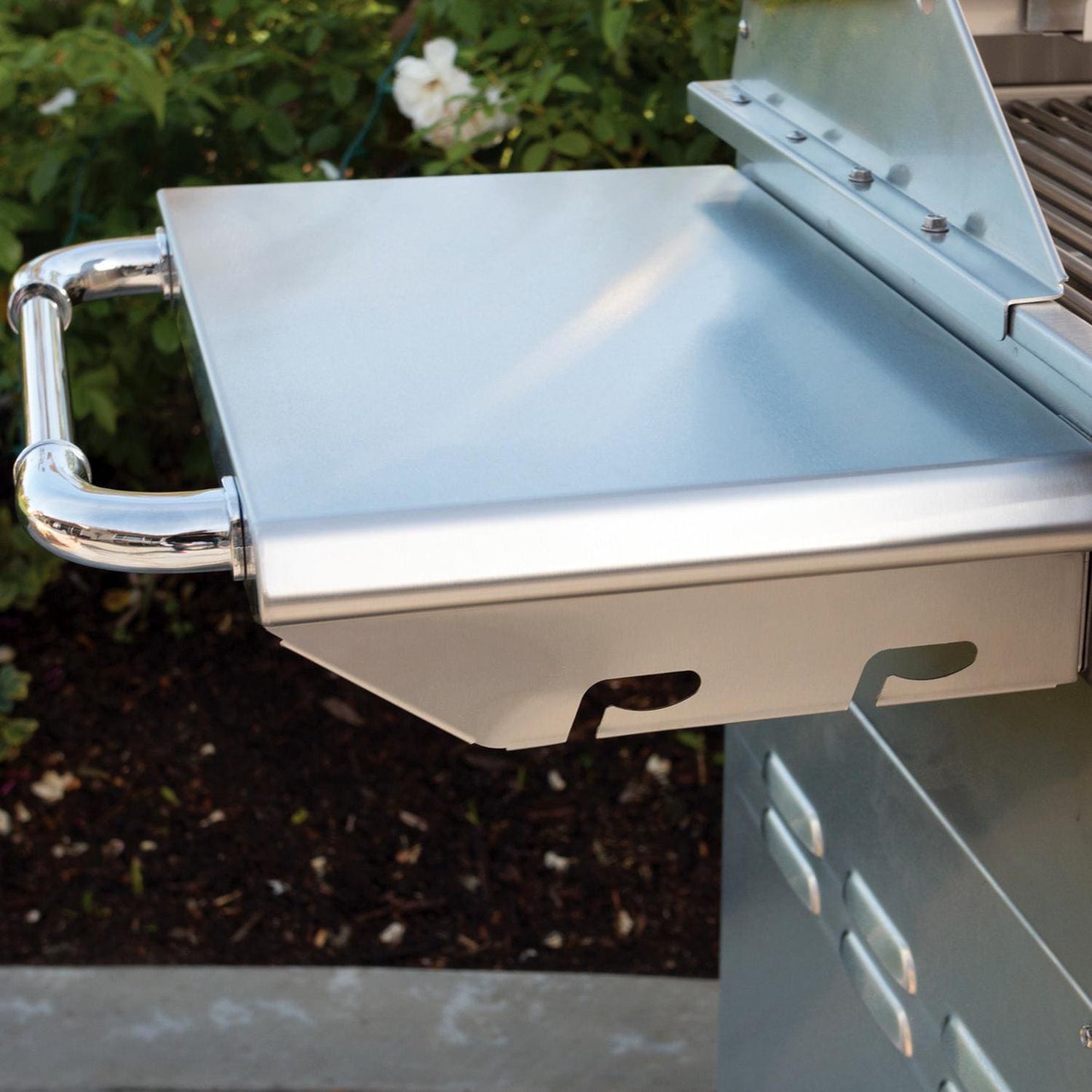 Bull Outlaw 30-Inch 4-Burner Natural Gas Grill - 26002 - Image 4