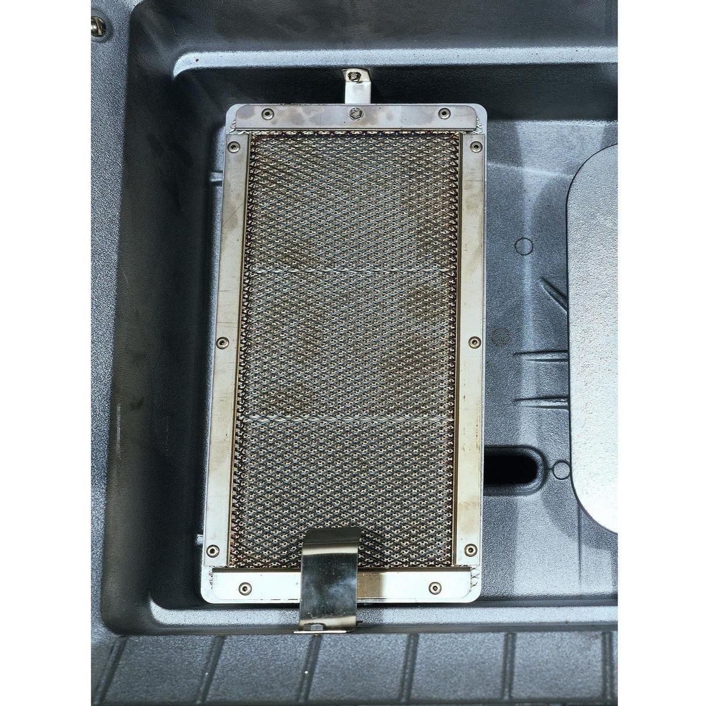 MHP WHRG4DD Hybrid Propane Gas Grill W/ SearMagic Grids On In-Ground Post