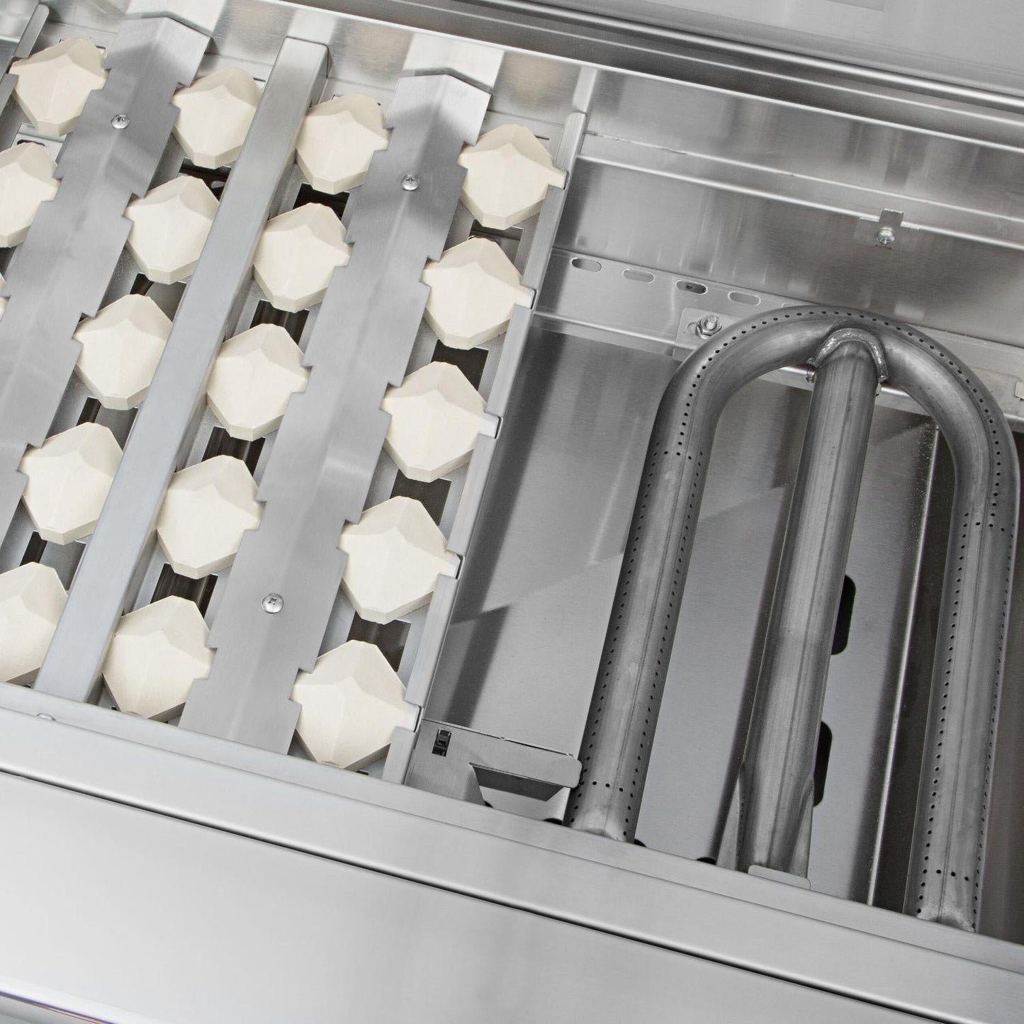 Delta Heat 32-Inch 3-Burner Built-In Natural Gas Grill - DHBQ32G-DN - Image 4