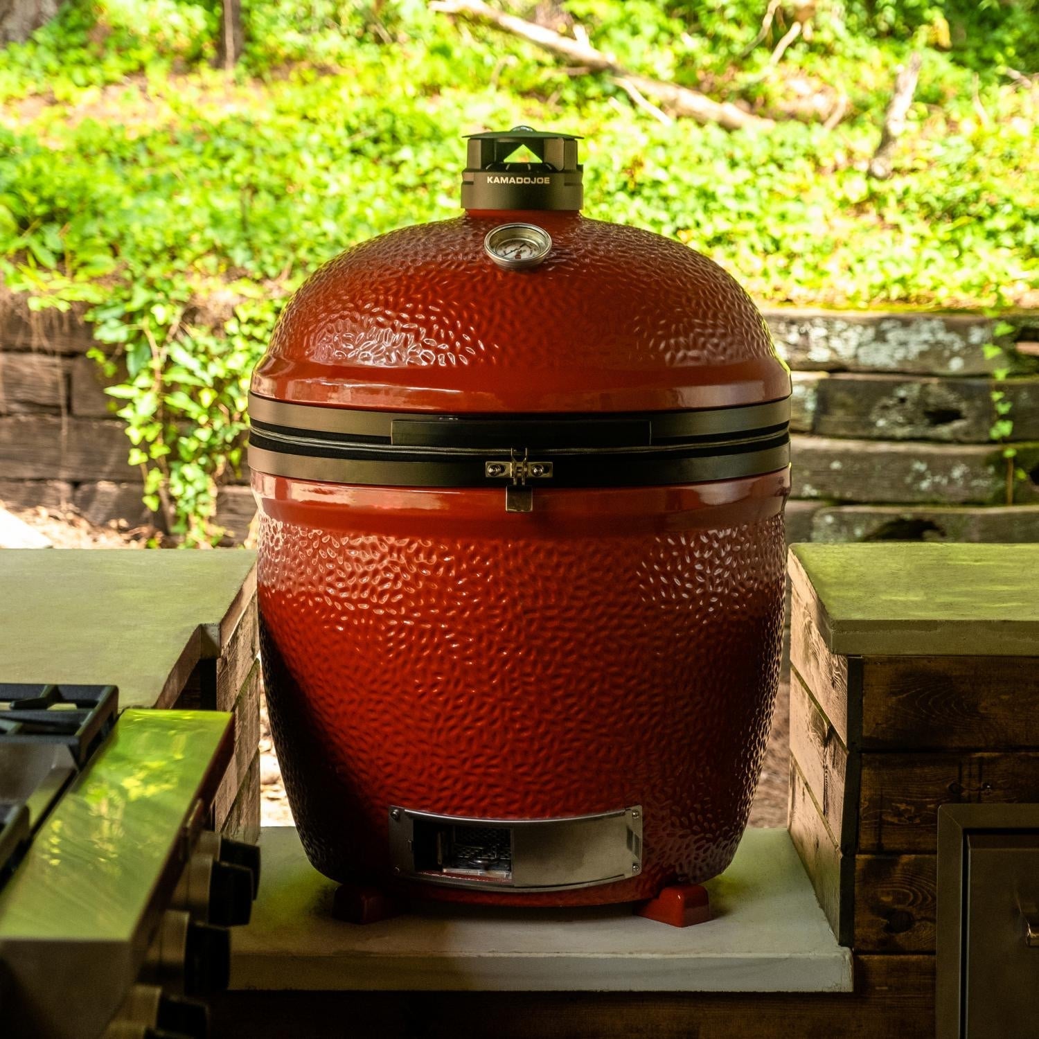 Kamado Joe Big Joe III 24-inch Standalone Charcoal Grill in Red,  Grill Gripper, and Ash Tool - KJ15040821 - Image 10