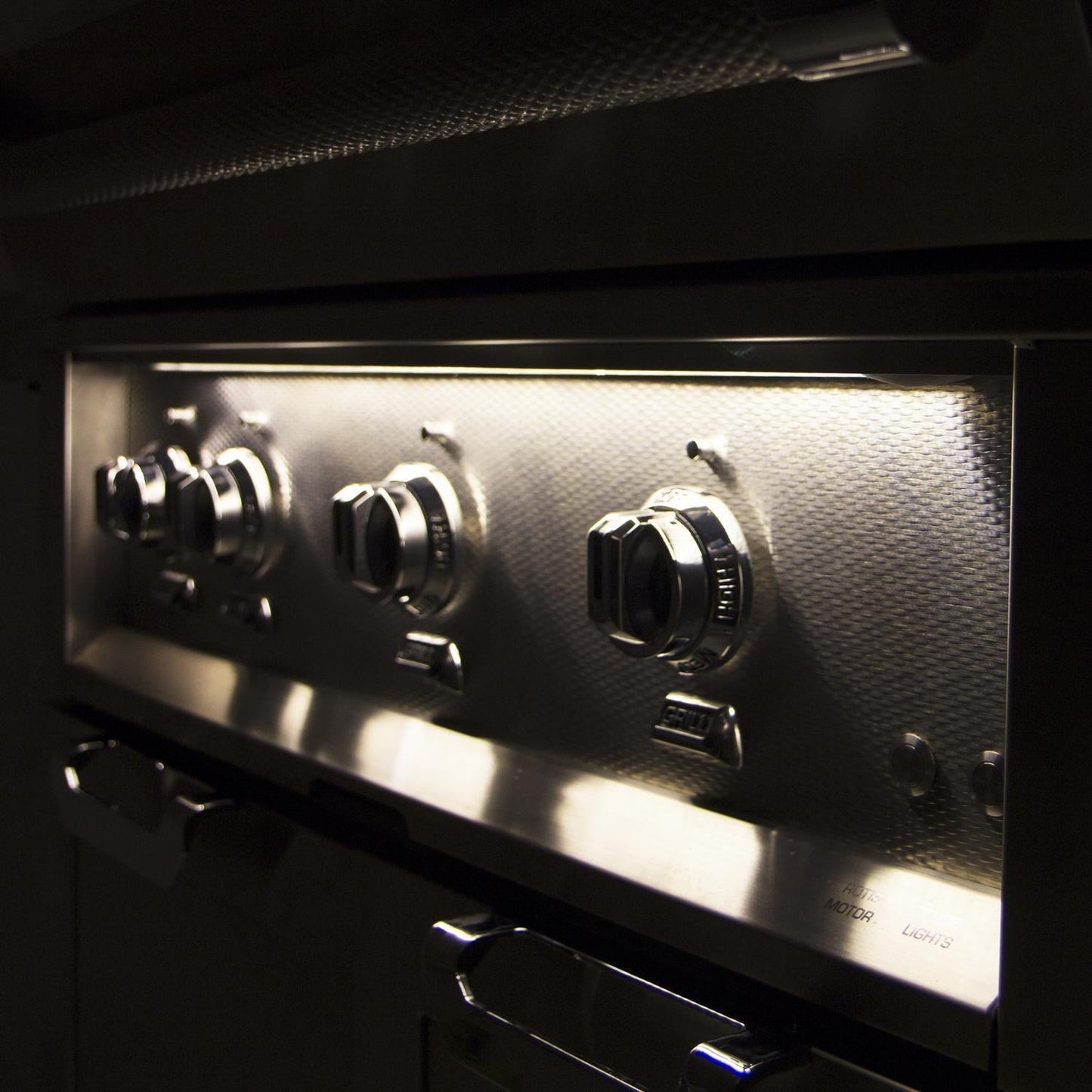 Hestan 42-in Propane Grill w/ Sear Burner & Rotisserie On Double Drawer & Door Tower Cart - Froth