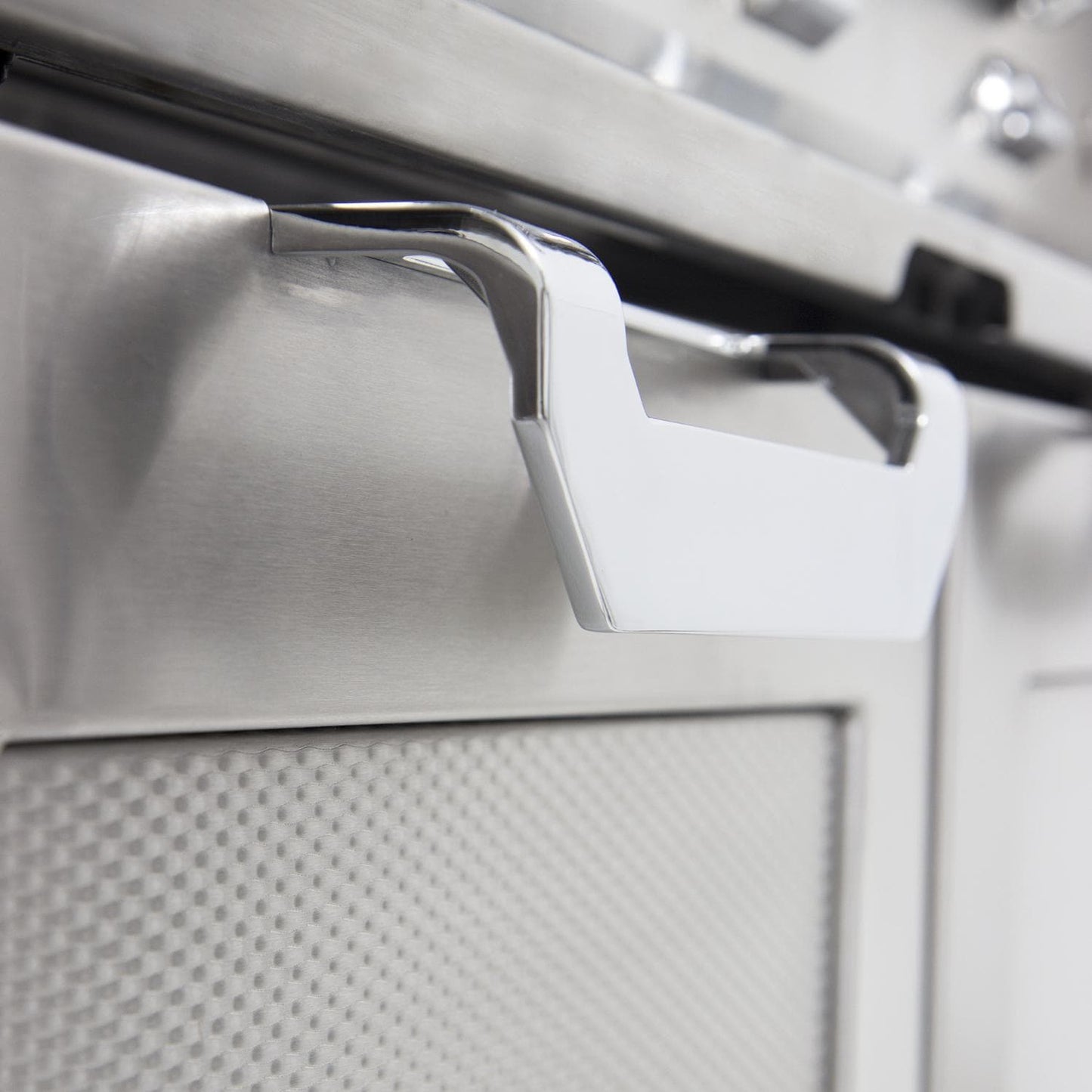 Hestan 42-in Propane Grill w/ Sear Burner & Rotisserie On Double Drawer & Door Tower Cart - Froth