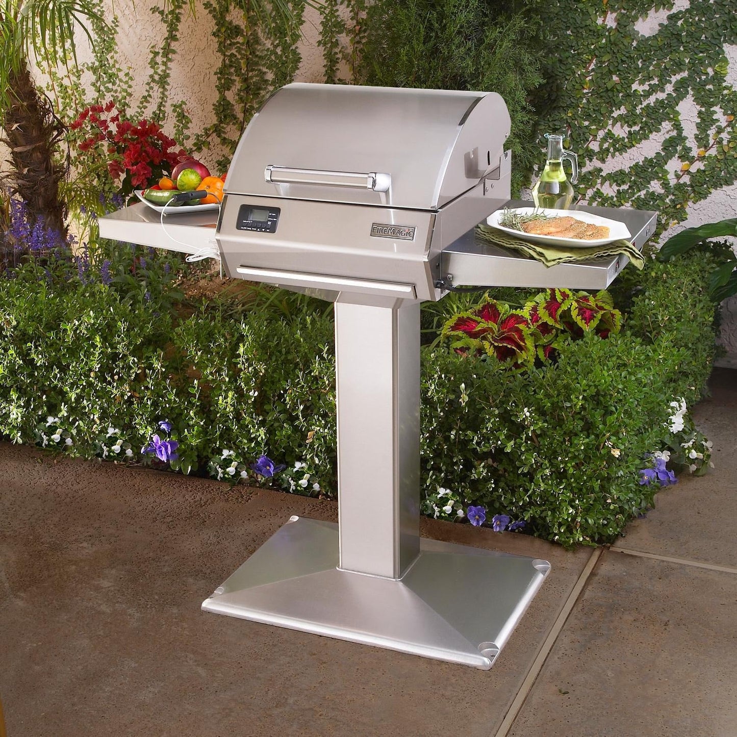 Fire Magic E250s 1800 Watt Electric Grill On Patio Post - E251s-1Z1E-P6 - Image 4