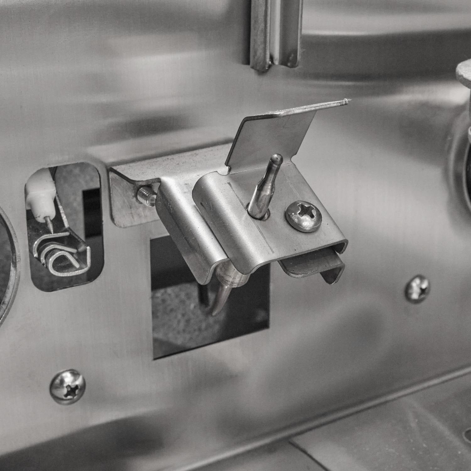 Coyote CL-Series 36-in 4-Burner Natural Gas Grill w/ Lift-Assist Hood & Safety Valve - Image 12