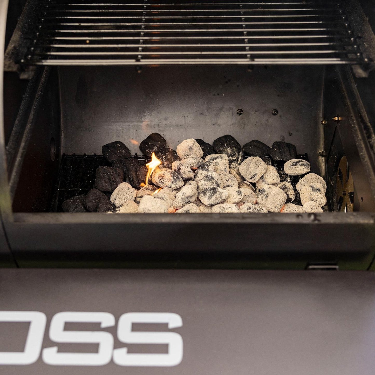 Pit Boss Charcoal/Pellet Combo Grill - 11013 - Image 8