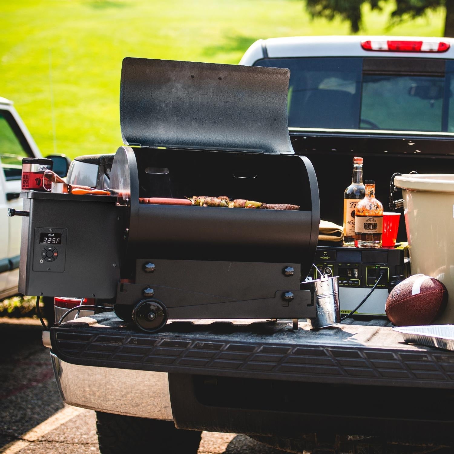Traeger Tailgater 20 Portable Wood Pellet Grill - Black - TFB30KLF - Image 4