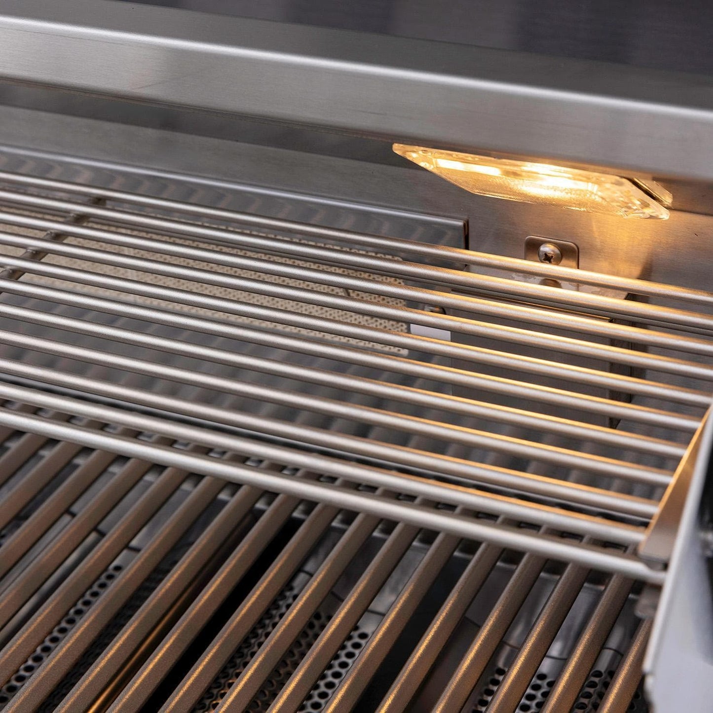 Blaze LTE+ 32-Inch 4-Burner Built-In Natural Gas Grill w/ Lift-Assist Hood & Rear Infrared Burner - BLZ-4LTE3-NG - Image 15