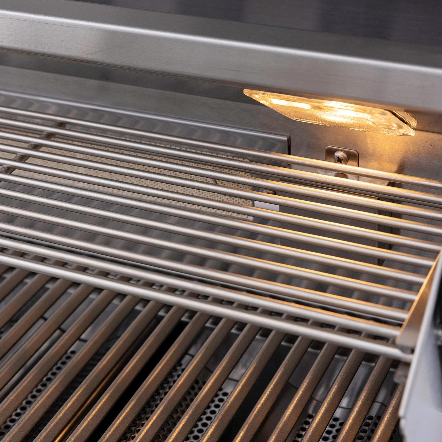 Blaze LTE+ 32-Inch 4-Burner Built-In Natural Gas Grill w/ Lift-Assist Hood & Rear Infrared Burner - BLZ-4LTE3-NG - Image 15