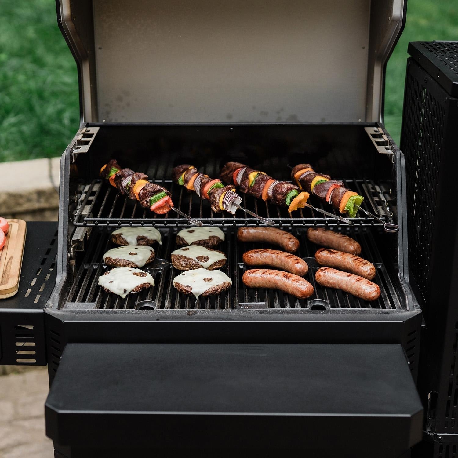 Masterbuilt Gravity Series 600 Digital Charcoal Grill + Smoker - MB20041023 - Image 3