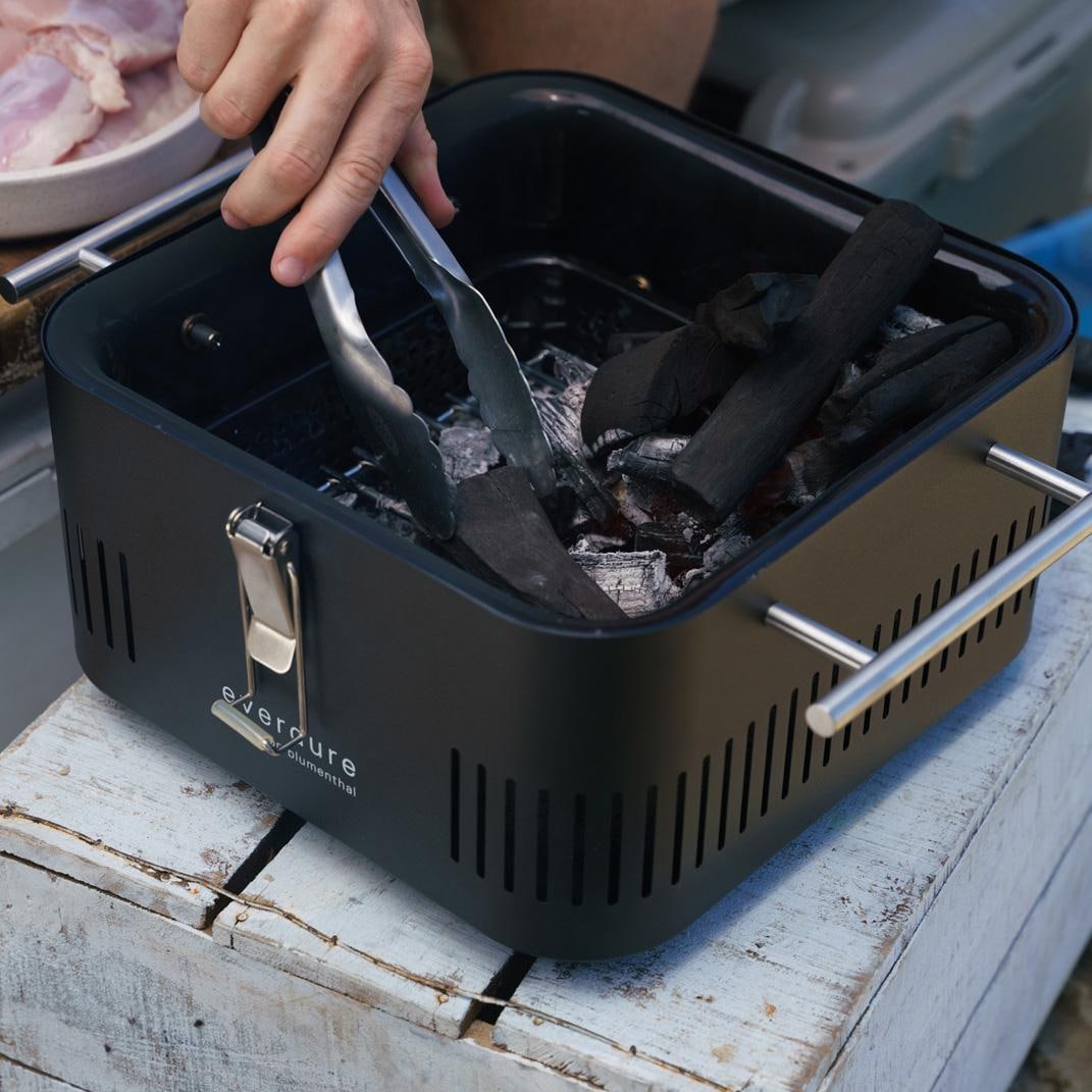Everdure CUBE 17-Inch Portable Charcoal Grill - Black - HBCUBEBUS - Image 6