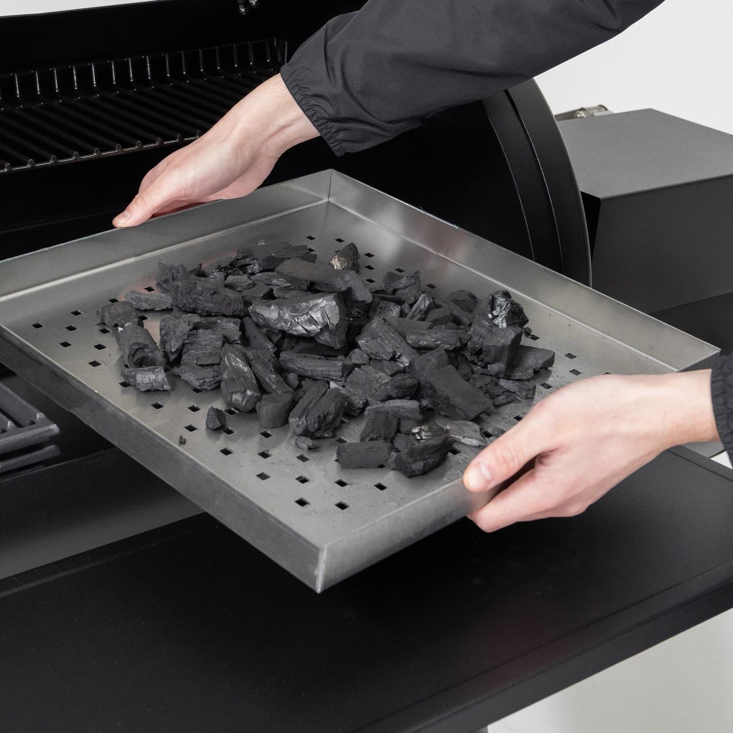 Broil King Regal Charcoal Offset 400 Smoker - 955050 - Image 7